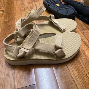 Women’s Teva Midform Platform Sandals Size 8